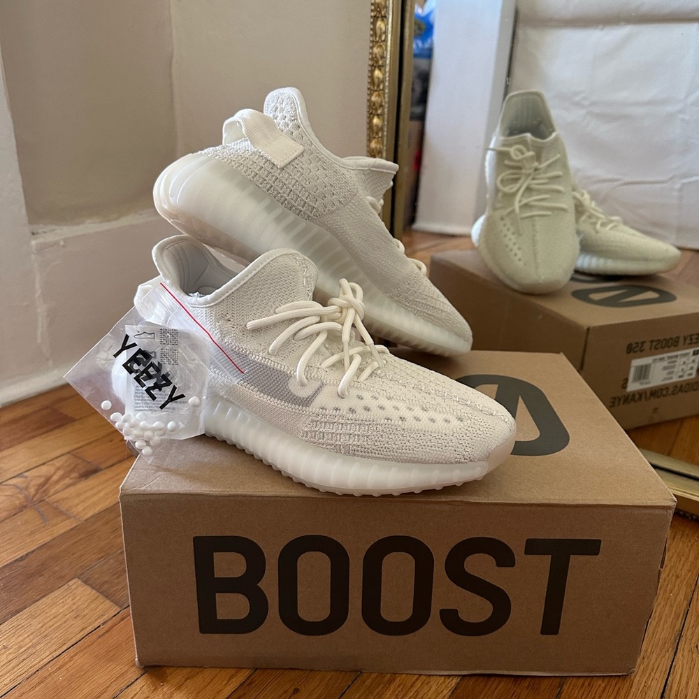 Yeezy Boost 350 V2 Size 8.5